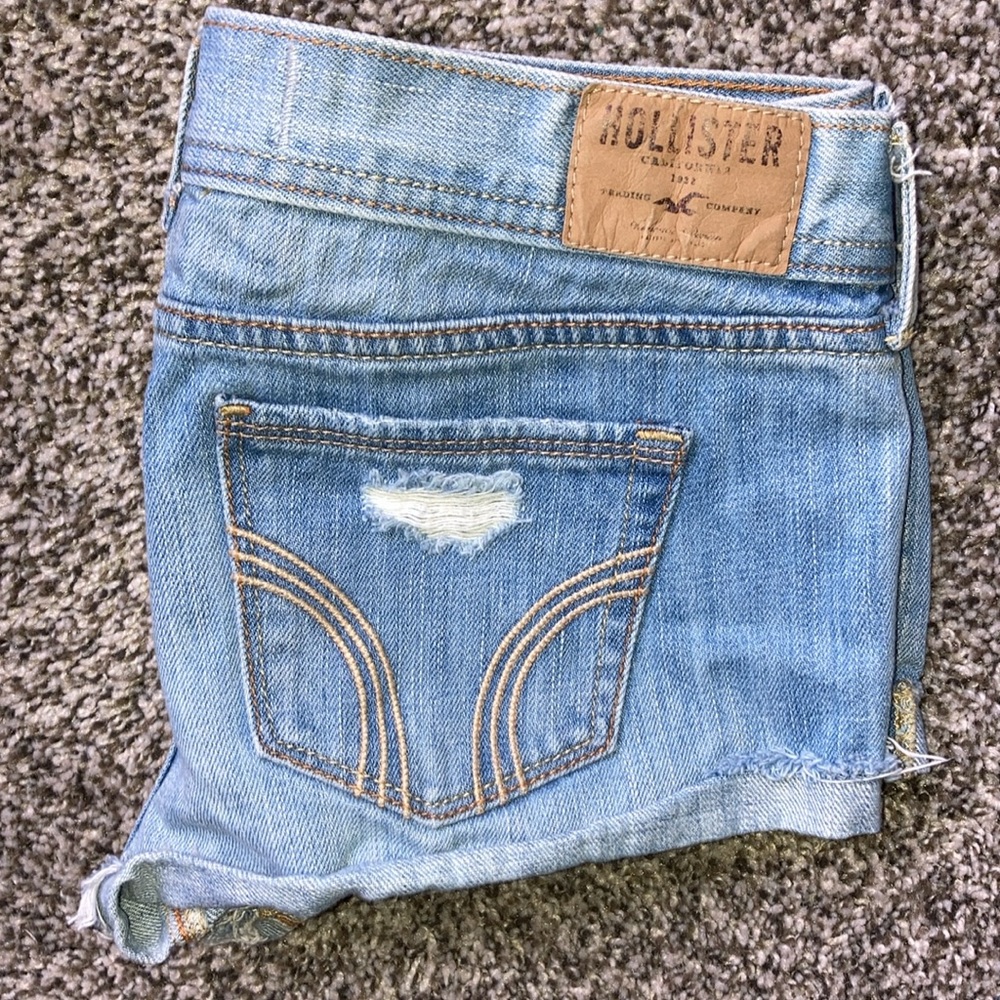 Hollister Distressed Jean Shorts. Size 5